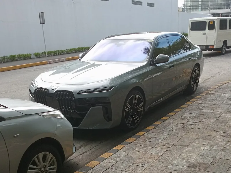 BMW i7
