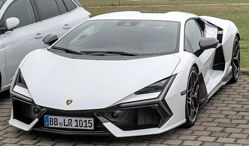 Lamborghini Revuelto